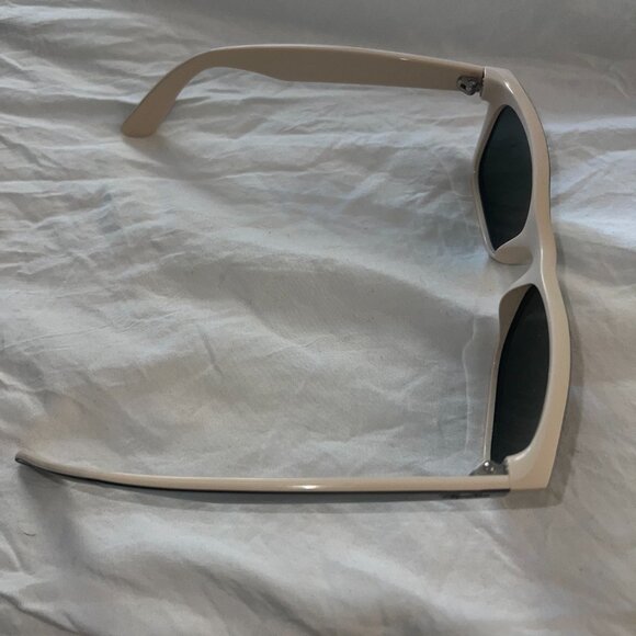 Ray-Ban New Wayfarer Sunglasses - Picture 4 of 6